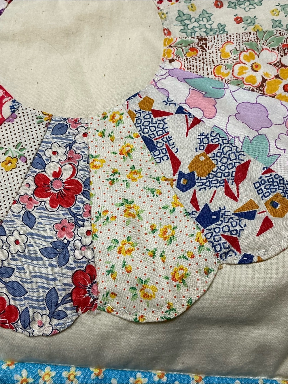 Vintage quilted dresden plate baby blanket 43x41 USA made - Picture 3 of 10